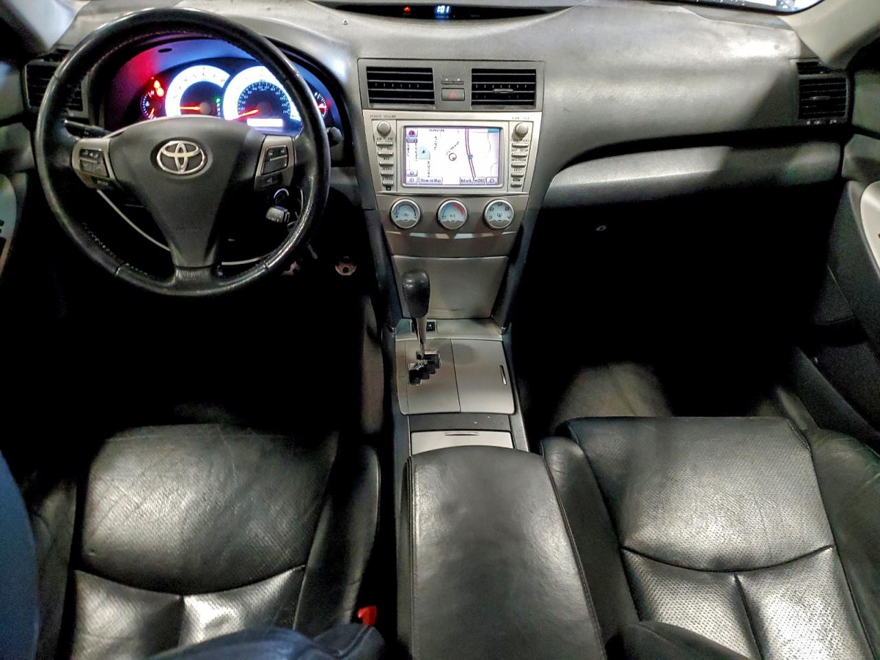 Toyota Camry Se Image 4