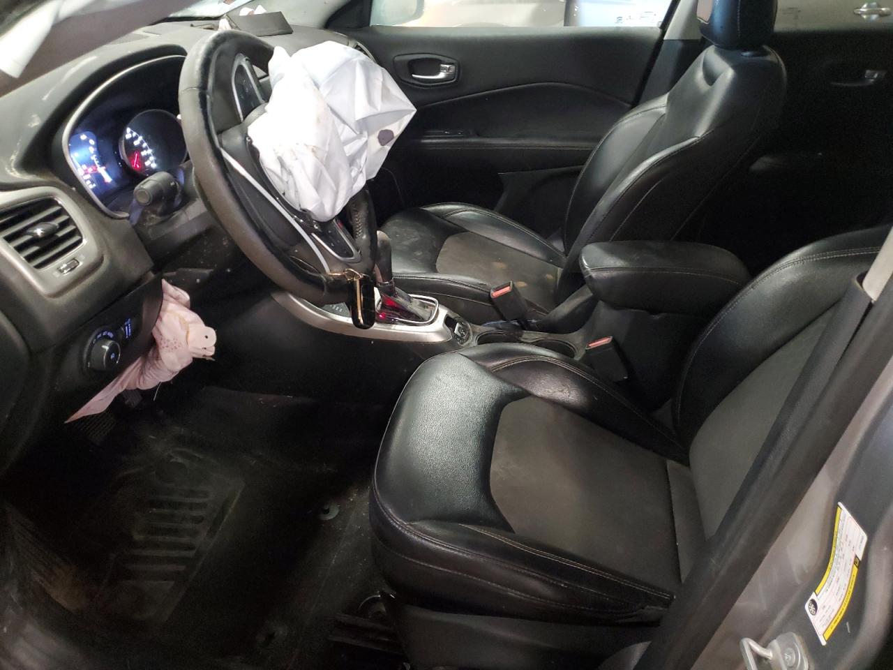 Jeep Compass Latitude Image 8