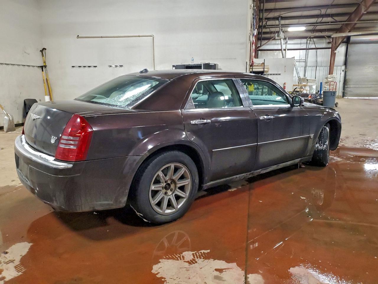 Chrysler 300 Image 8