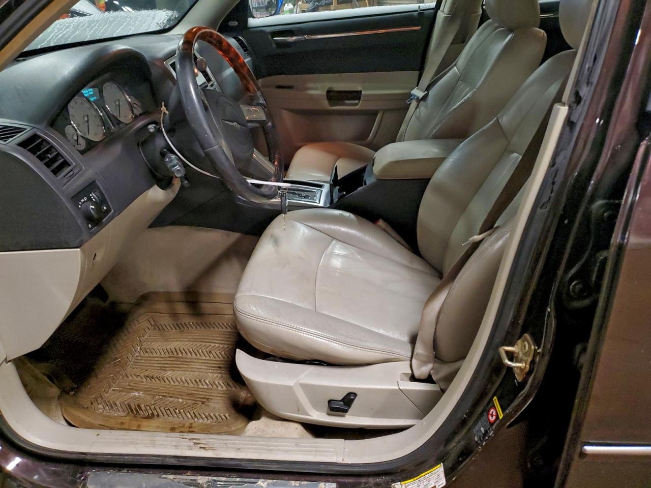 Chrysler 300 Image 10