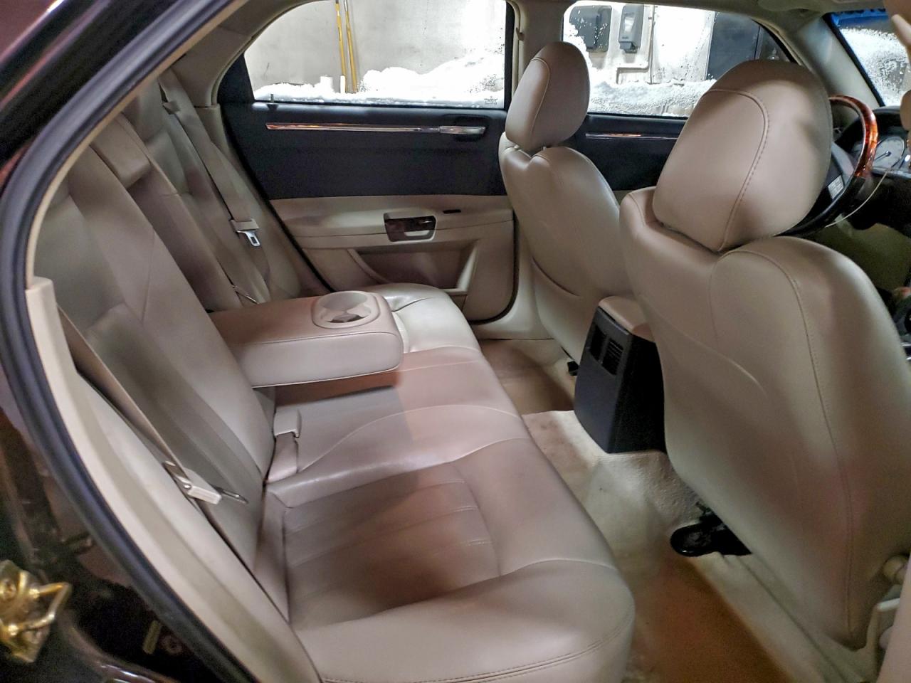 Chrysler 300 Image 5