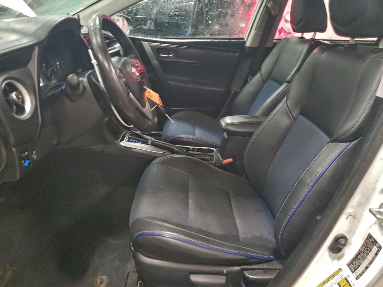 Toyota Corolla L Image 6