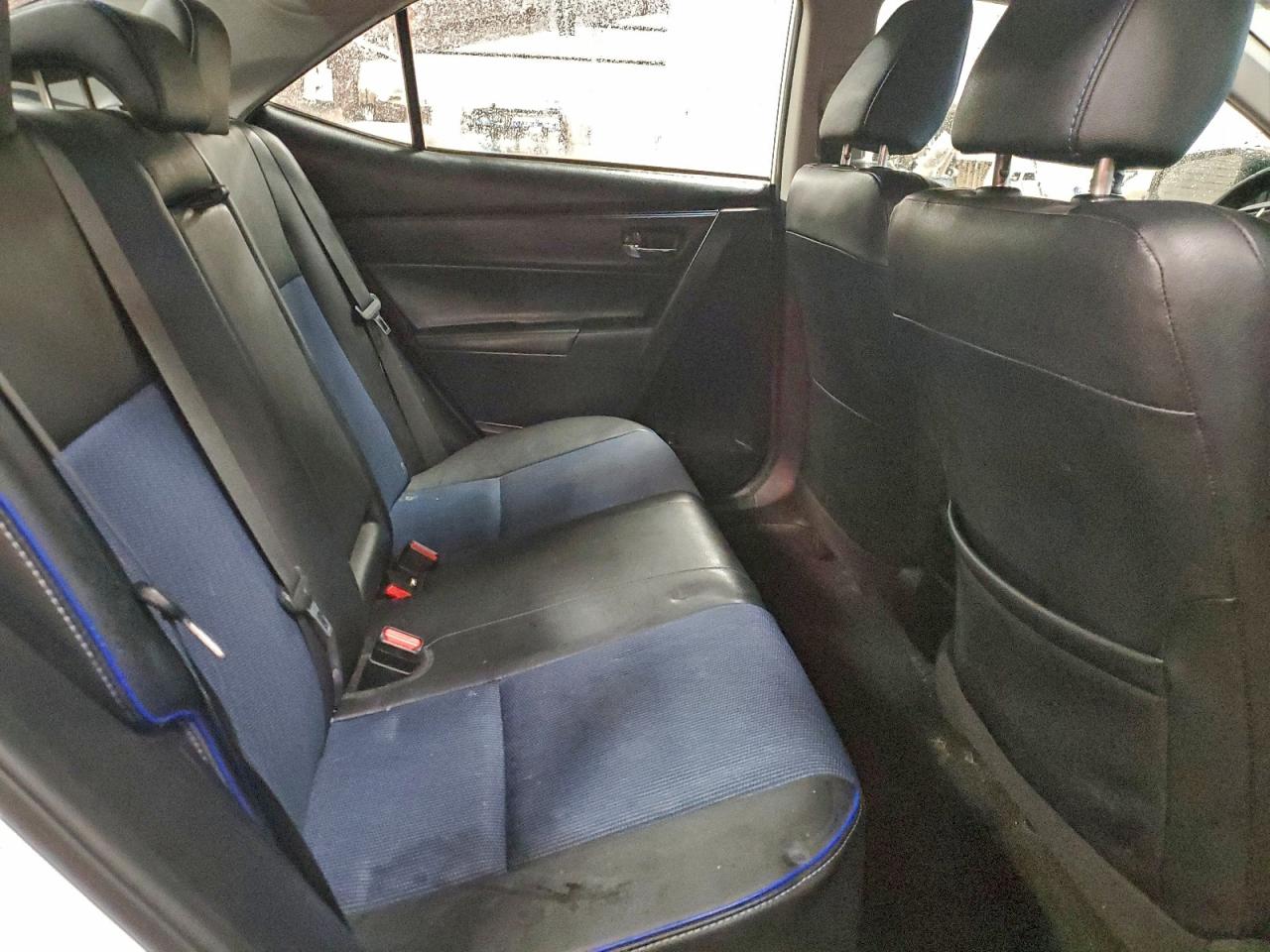 Toyota Corolla L Image 12