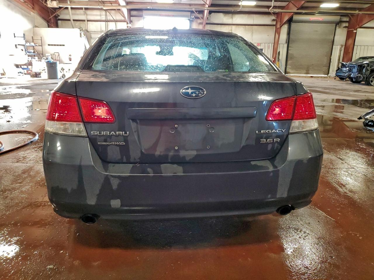 Subaru Legacy 3.6r Limited Image 3