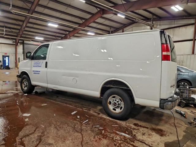 GMC Savana G3500 Image 3