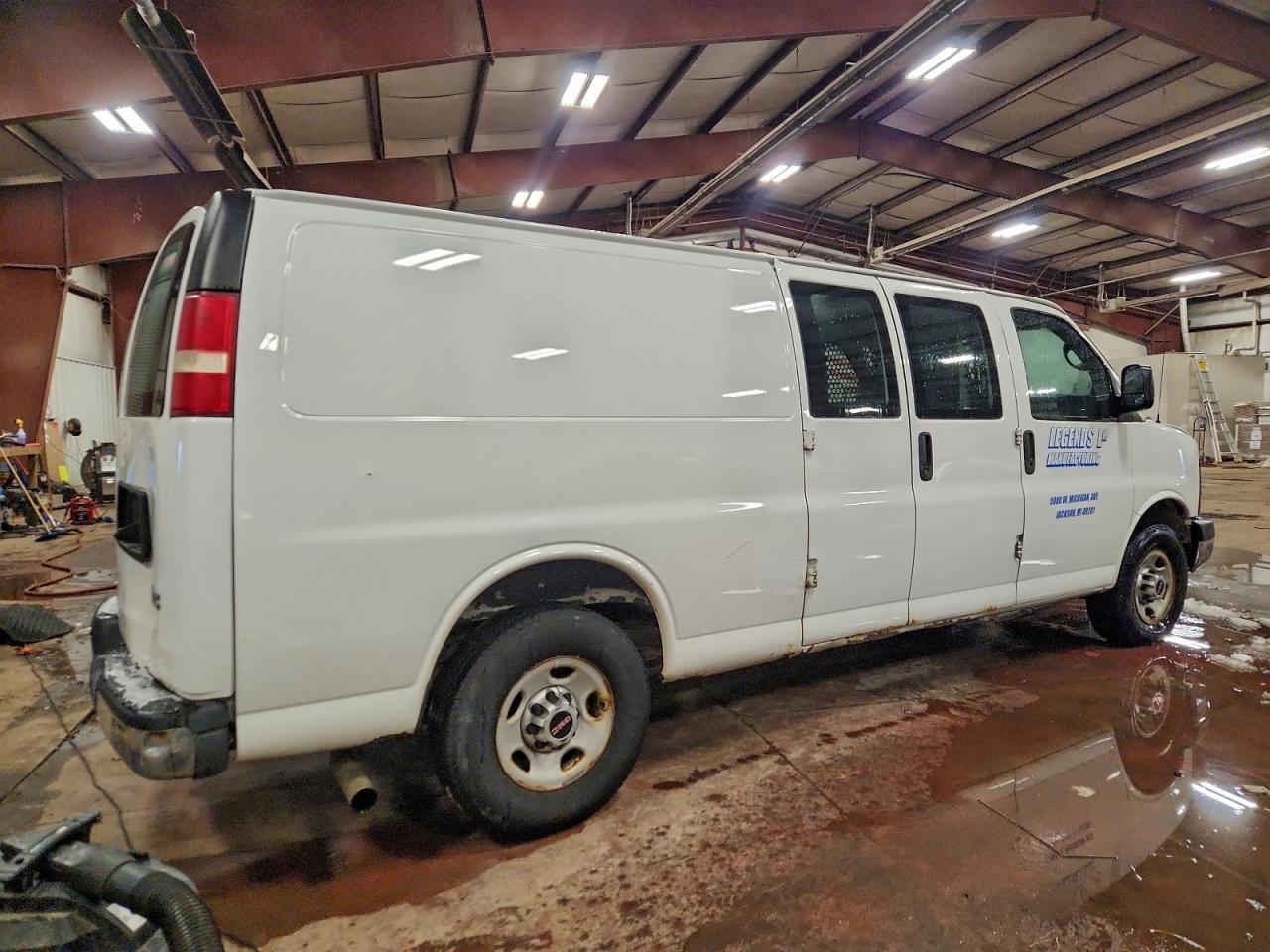 GMC Savana G3500 Image 2