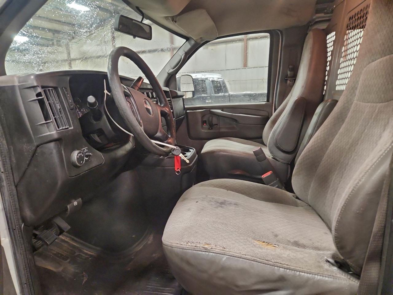 GMC Savana G3500 Image 8