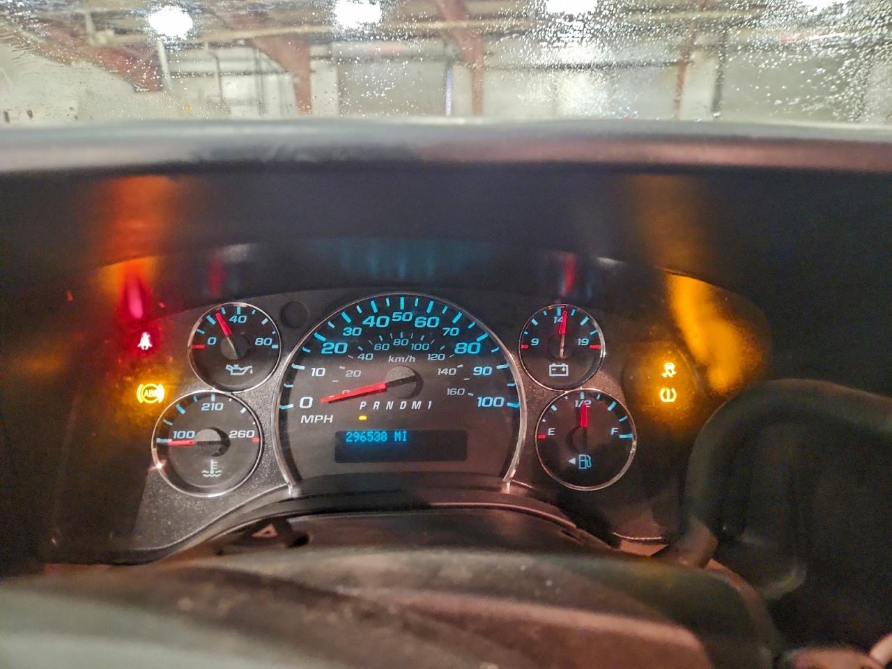 GMC Savana G3500 Image 6