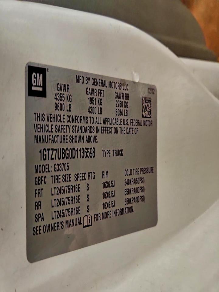 GMC Savana G3500 Image 10