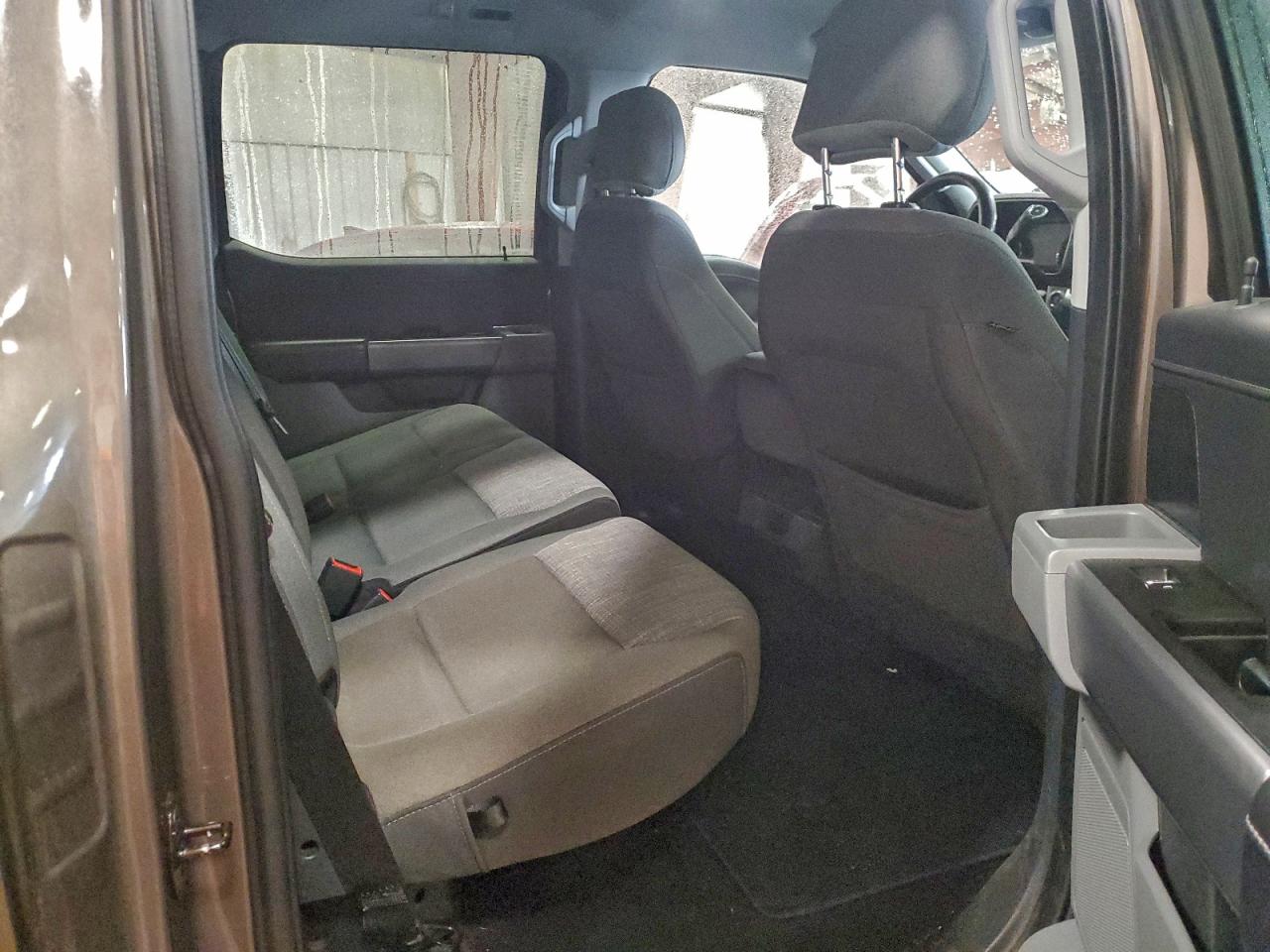 Ford F-150 Supercrew Image 6