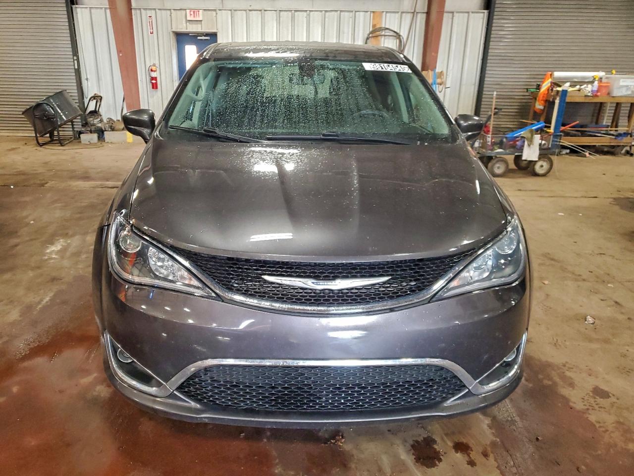 Chrysler Pacifica Touring Image 8