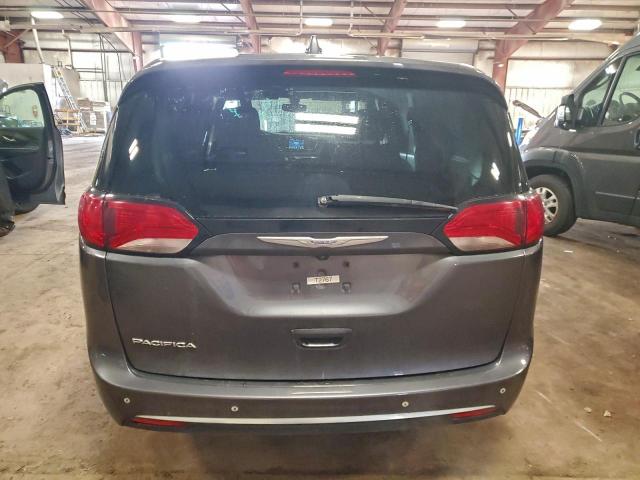 Chrysler Pacifica Touring Image 7