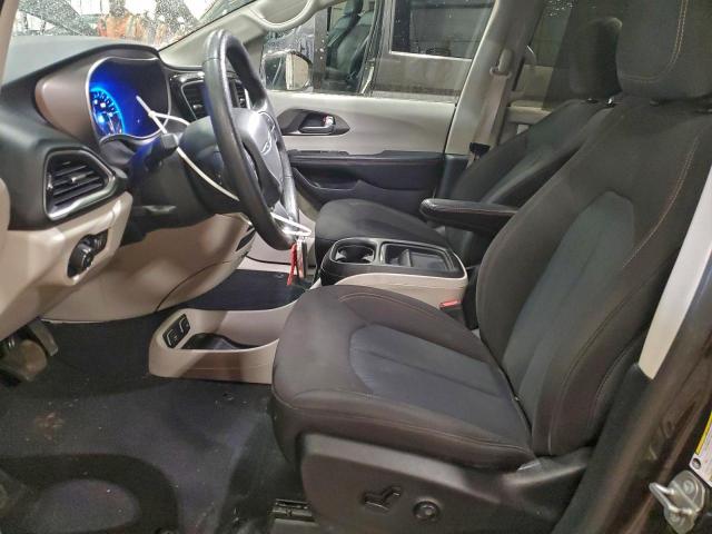 Chrysler Pacifica Touring Image 4