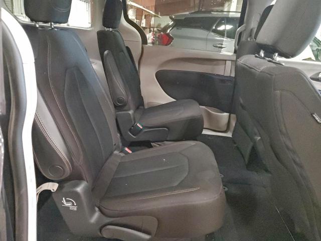 Chrysler Pacifica Touring Image 5