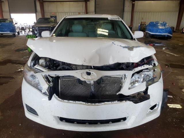 Toyota Camry Base Image 9