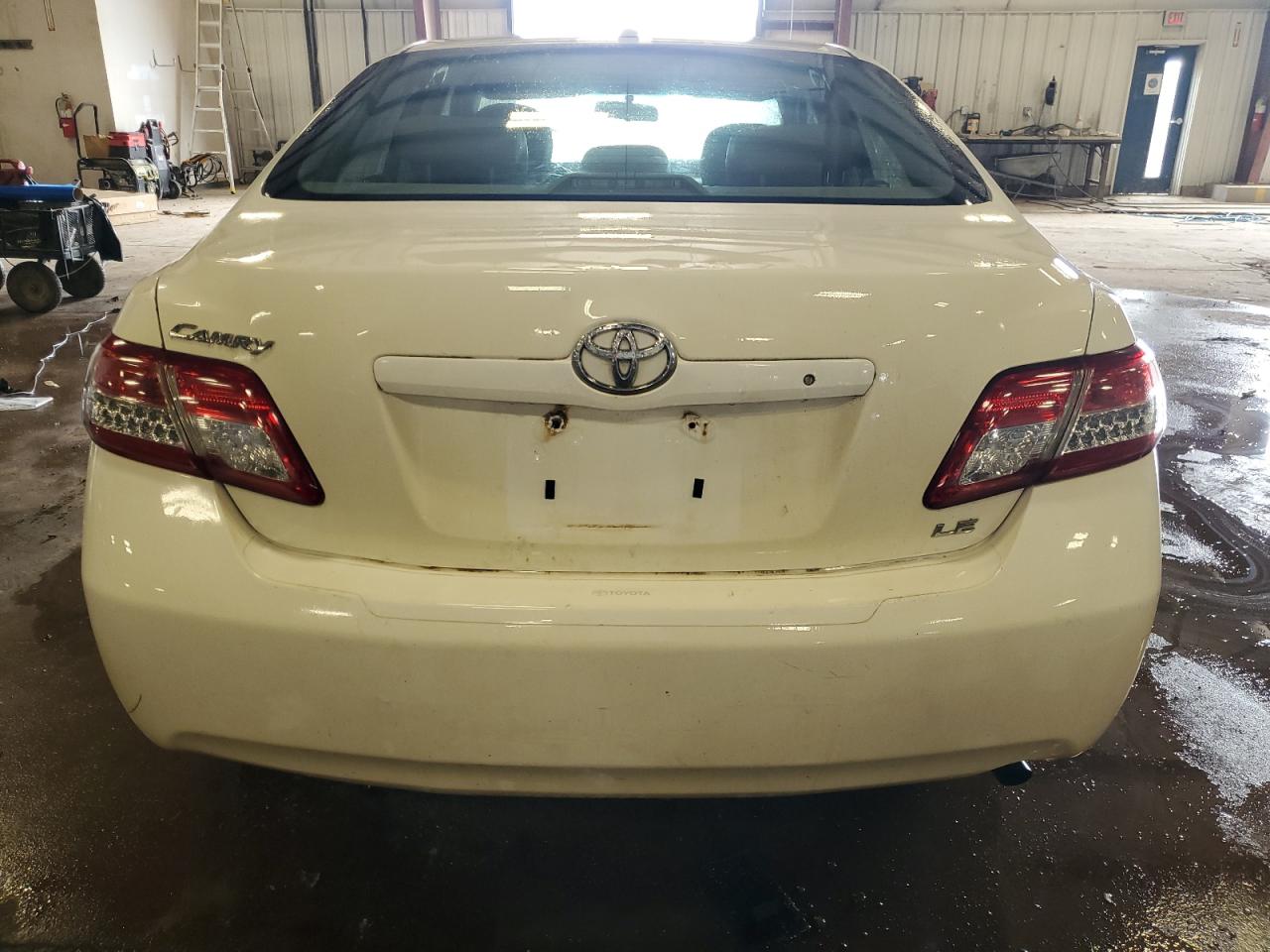 Toyota Camry Base Image 2