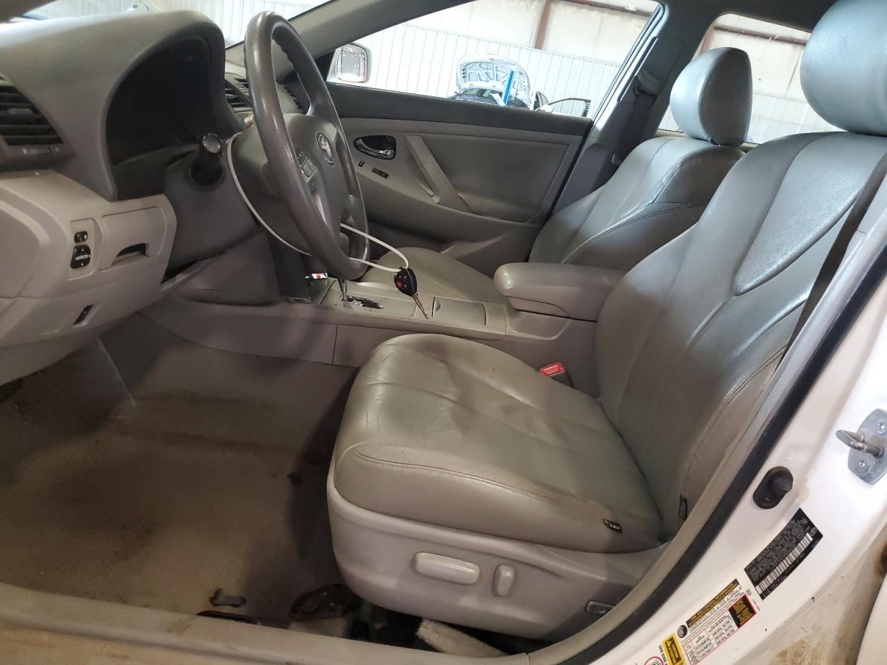 Toyota Camry Base Image 5