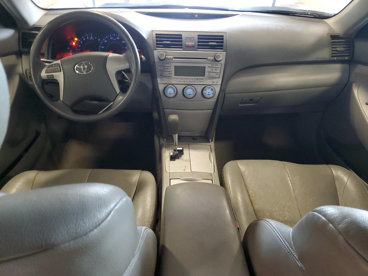 Toyota Camry Base Image 7