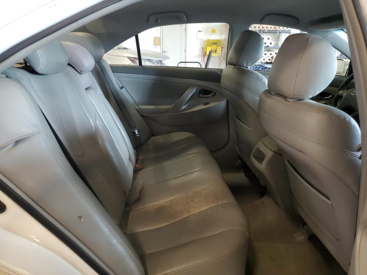 Toyota Camry Base Image 4