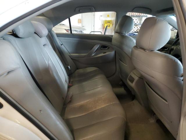 Toyota Camry Base Image 4