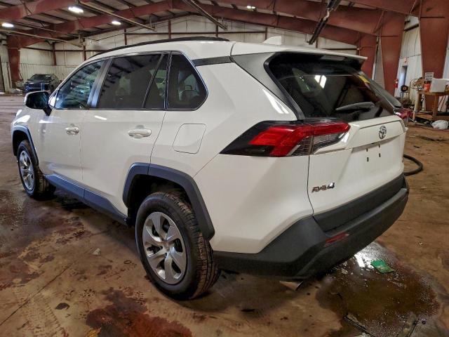 Toyota RAV4 Le Image 4