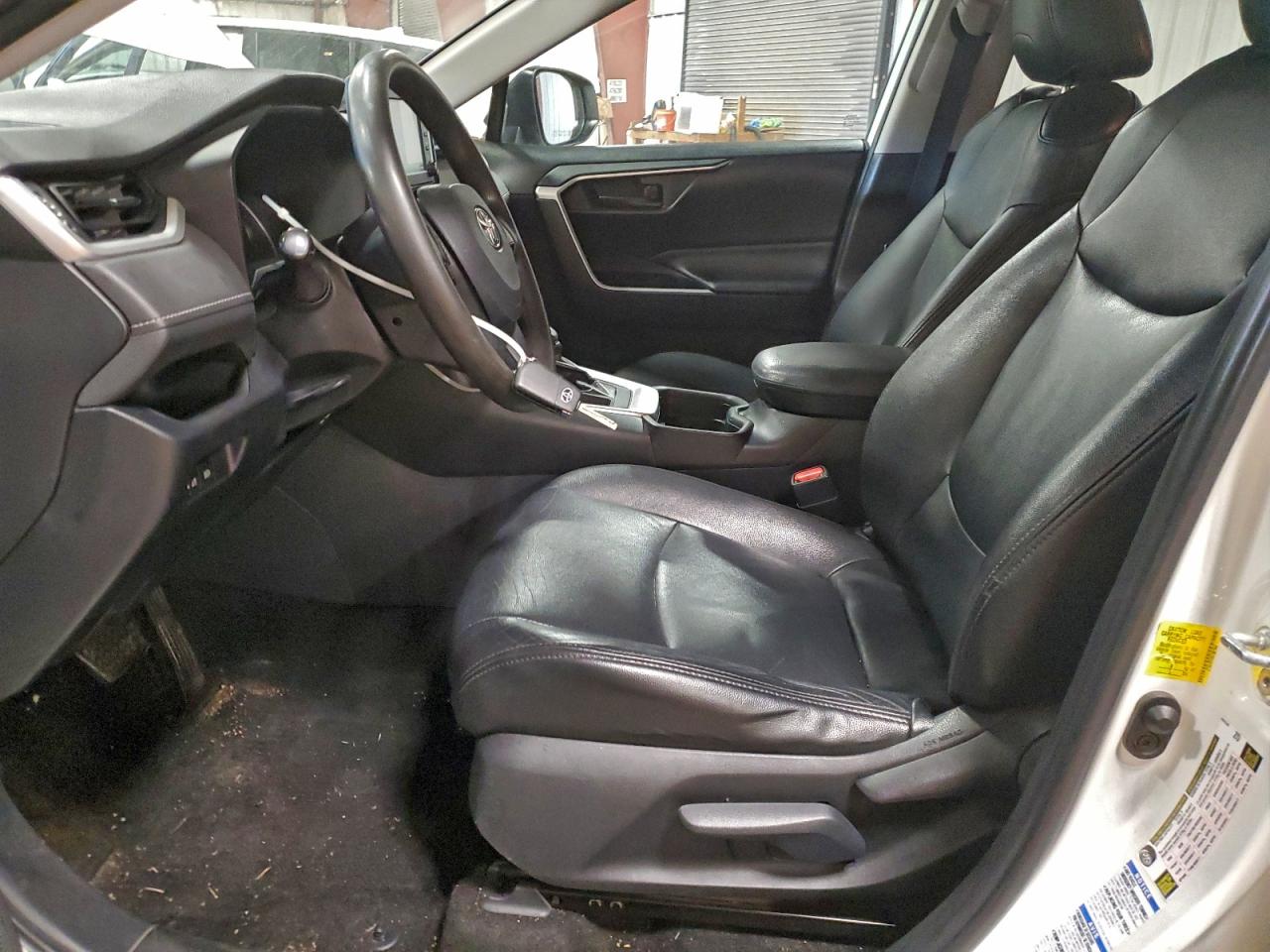 Toyota RAV4 Le Image 5