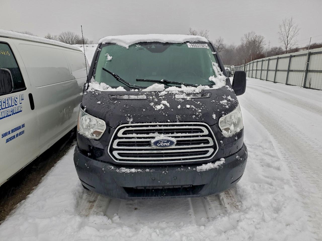 Ford Transit T-150 Image 9