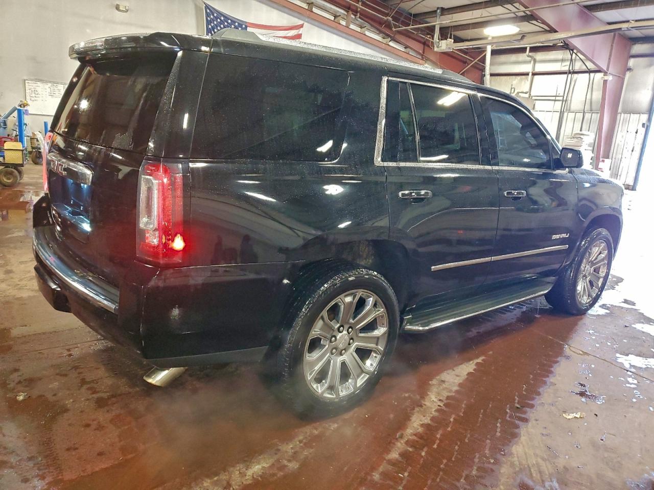 GMC Yukon Denali Image 7