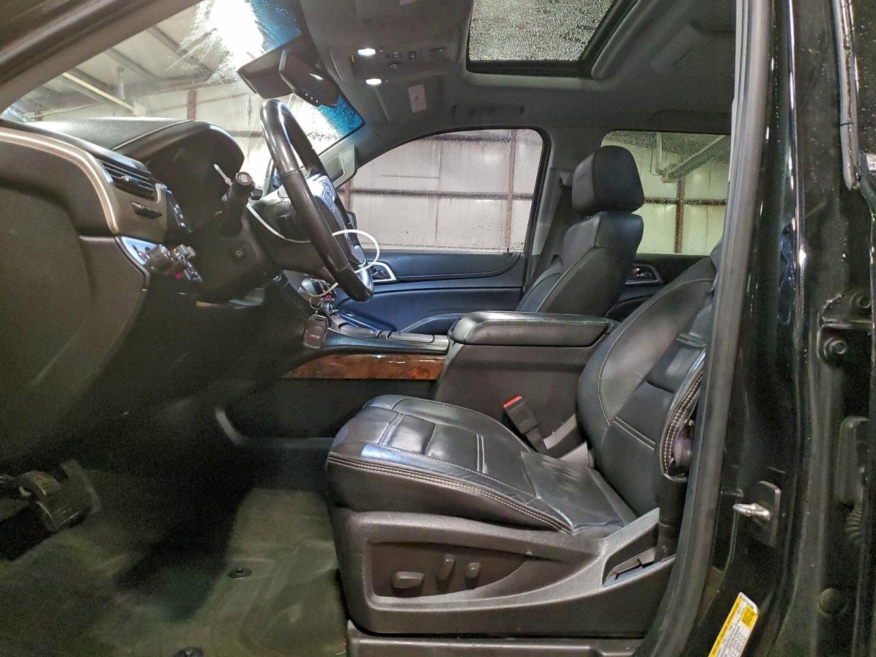 GMC Yukon Denali Image 4