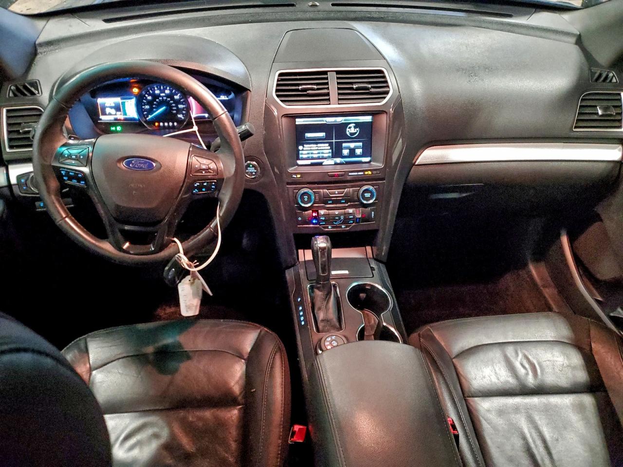 Ford Explorer Xlt Image 4