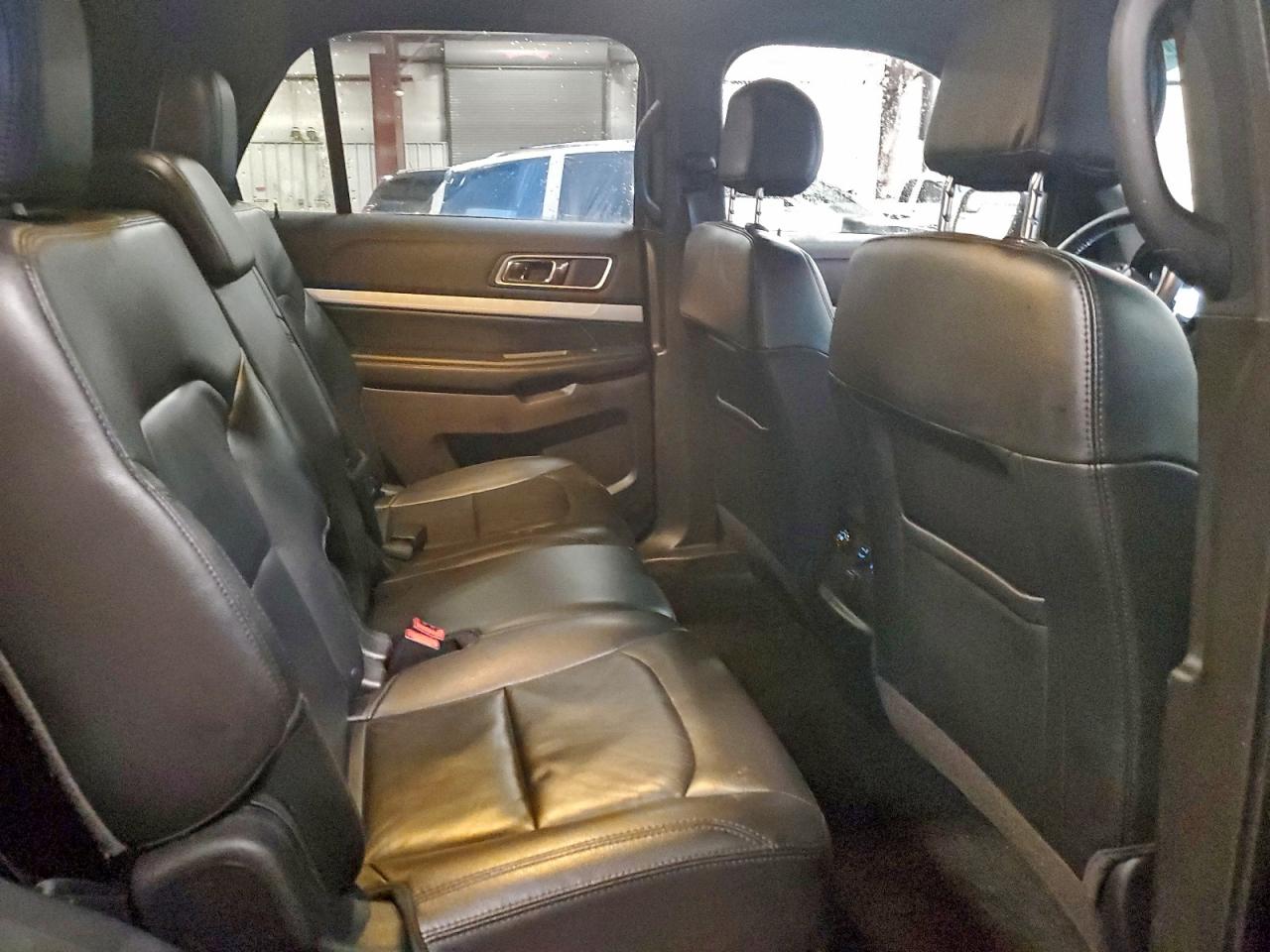 Ford Explorer Xlt Image 8