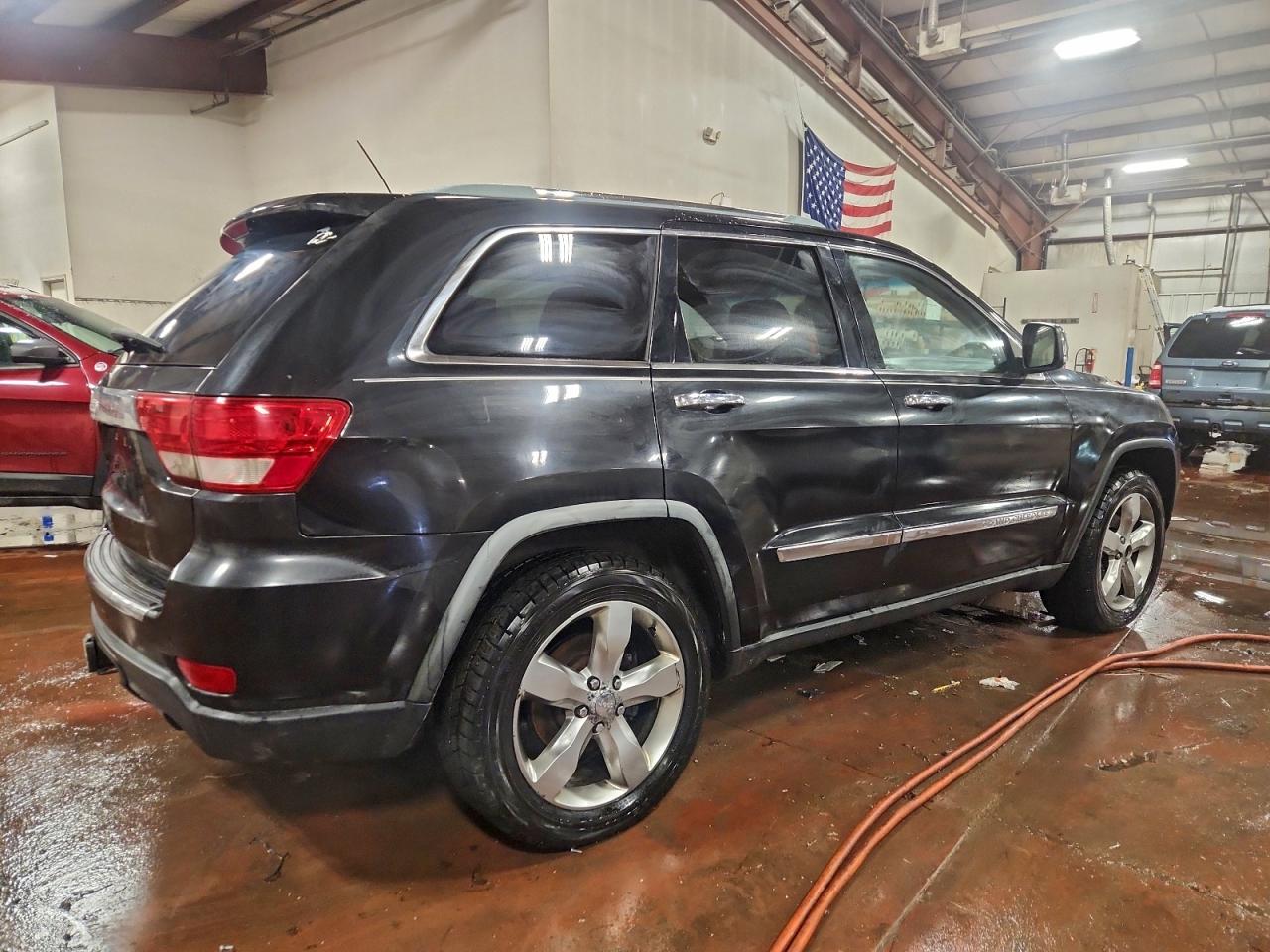 Jeep Grand Cherokee Overland Image 8
