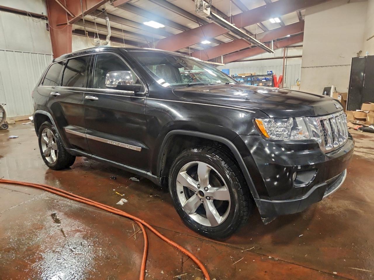 Jeep Grand Cherokee Overland Image 2