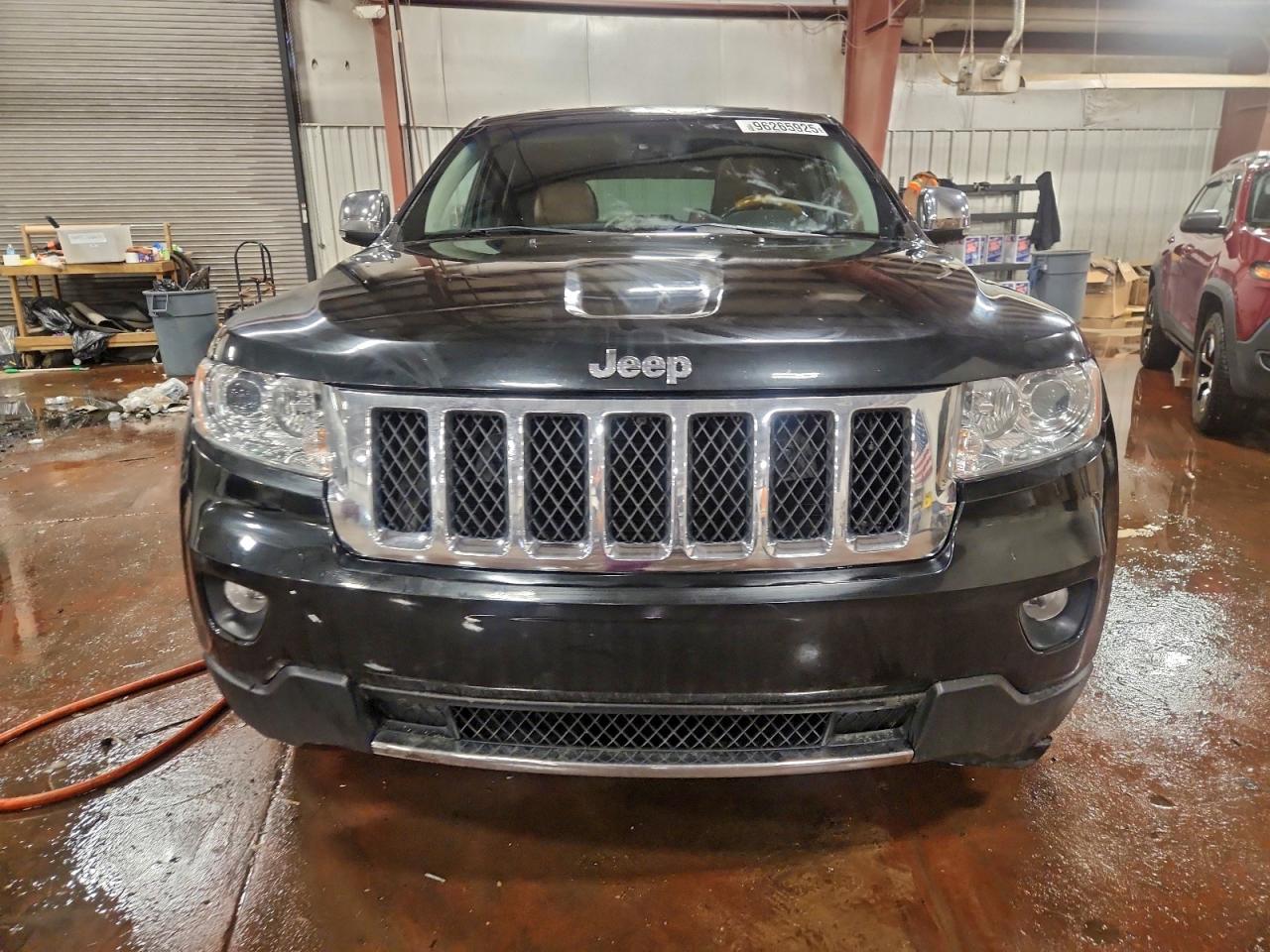 Jeep Grand Cherokee Overland Image 3