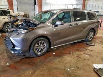  Salvage Toyota Sienna