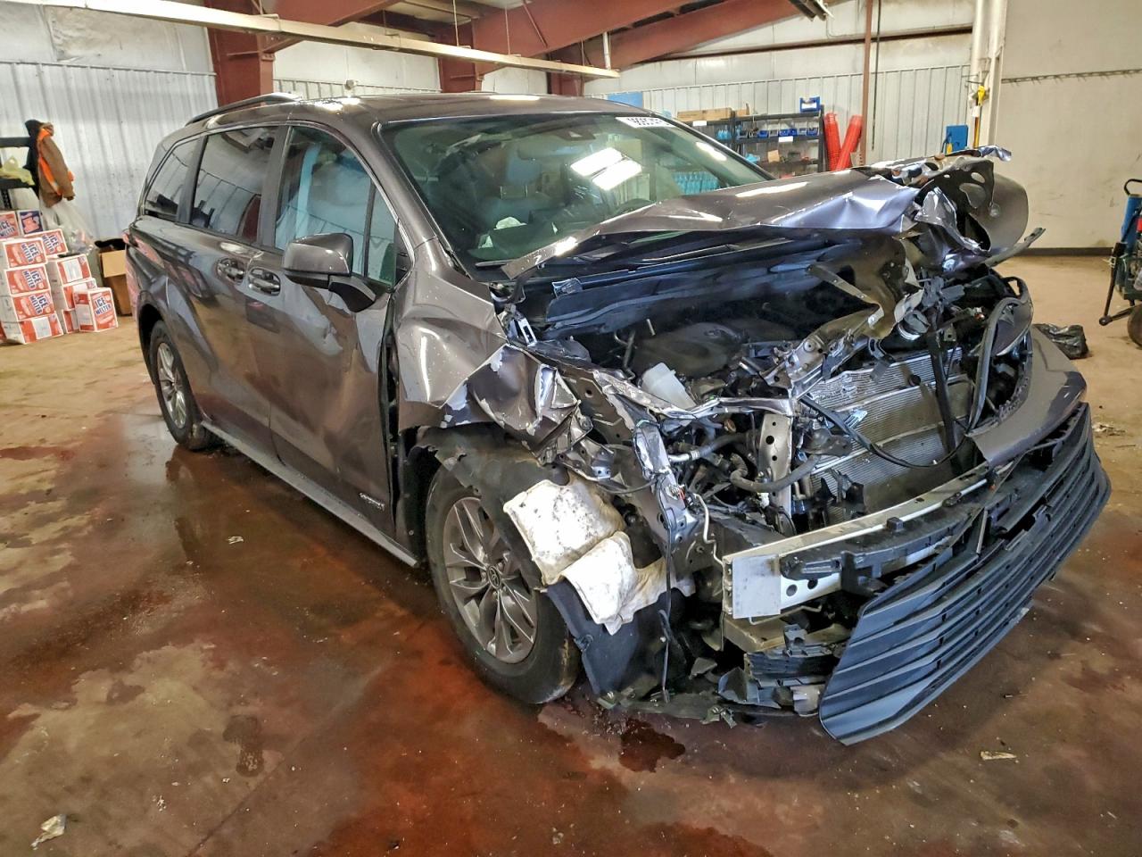 Toyota Sienna Le Image 3