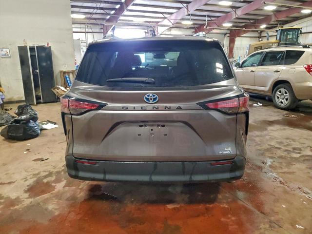 Toyota Sienna Le Image 2